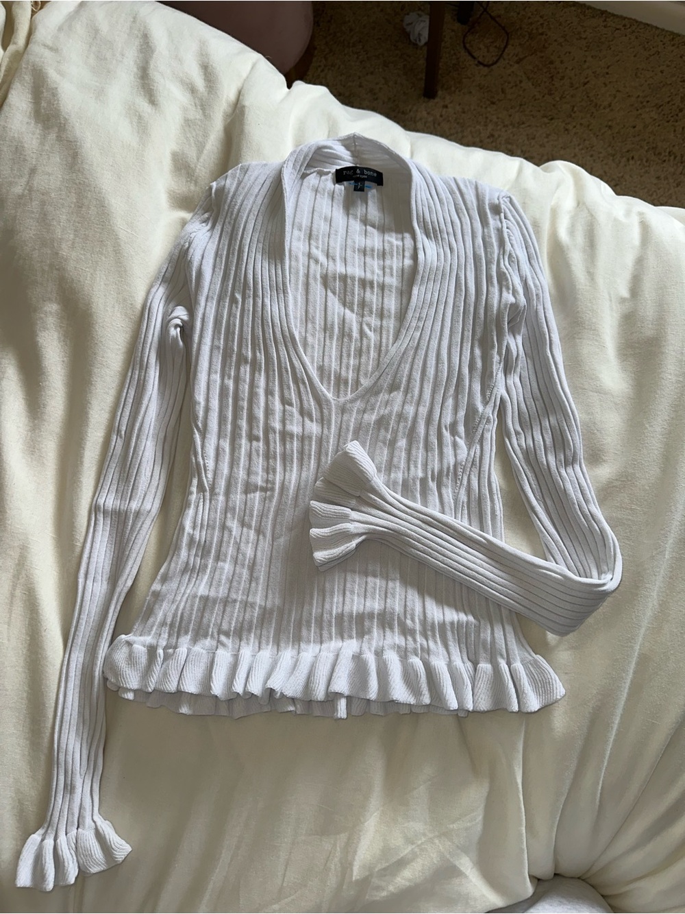 Rag&Bone White Ribbed V-Neck Ruffle Hem Sweater